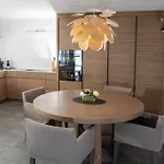 Stylish With Fireplace And Mountain View Apartmán